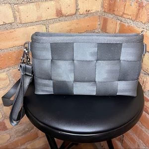 Harvey’s Seatbelt Bag Crossbody